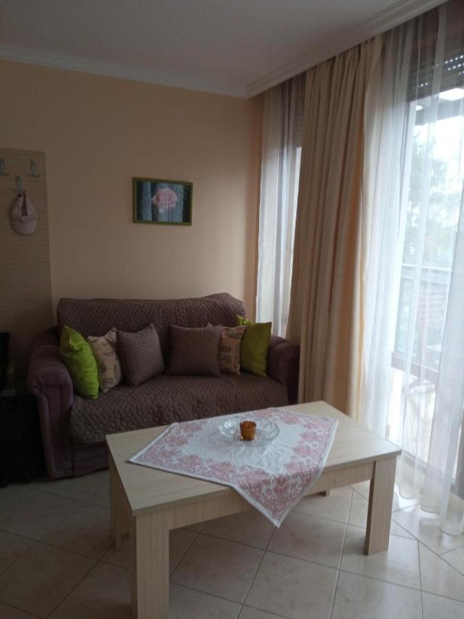 Private Holiday Flat By Seaside - Santa Marina- โซโซโปล ภายนอก รูปภาพ