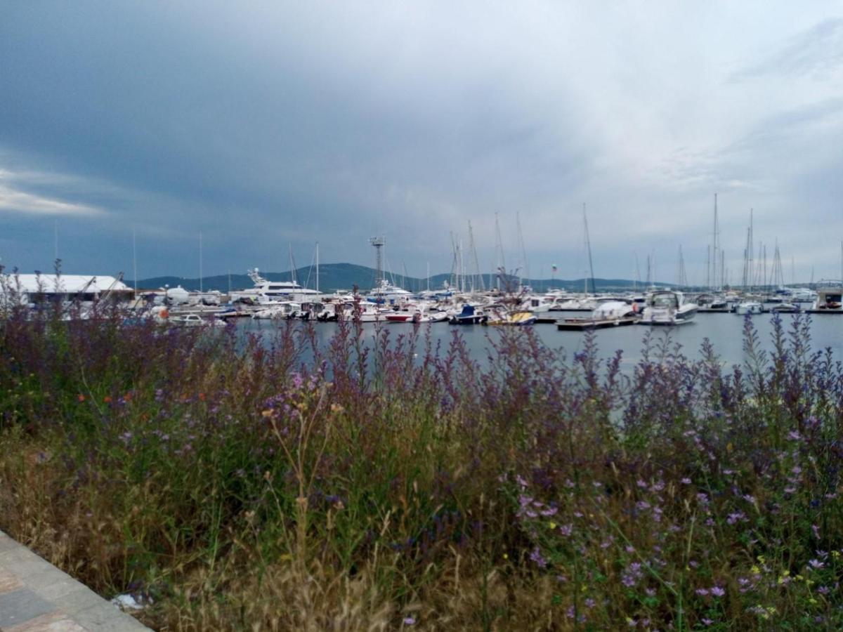 Private Holiday Flat By Seaside - Santa Marina- โซโซโปล ภายนอก รูปภาพ